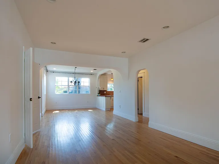 336 SW 18th Ter — Photo 5
