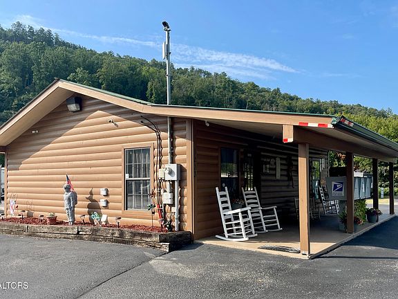 5th image of 3208 Pebblebrook Way