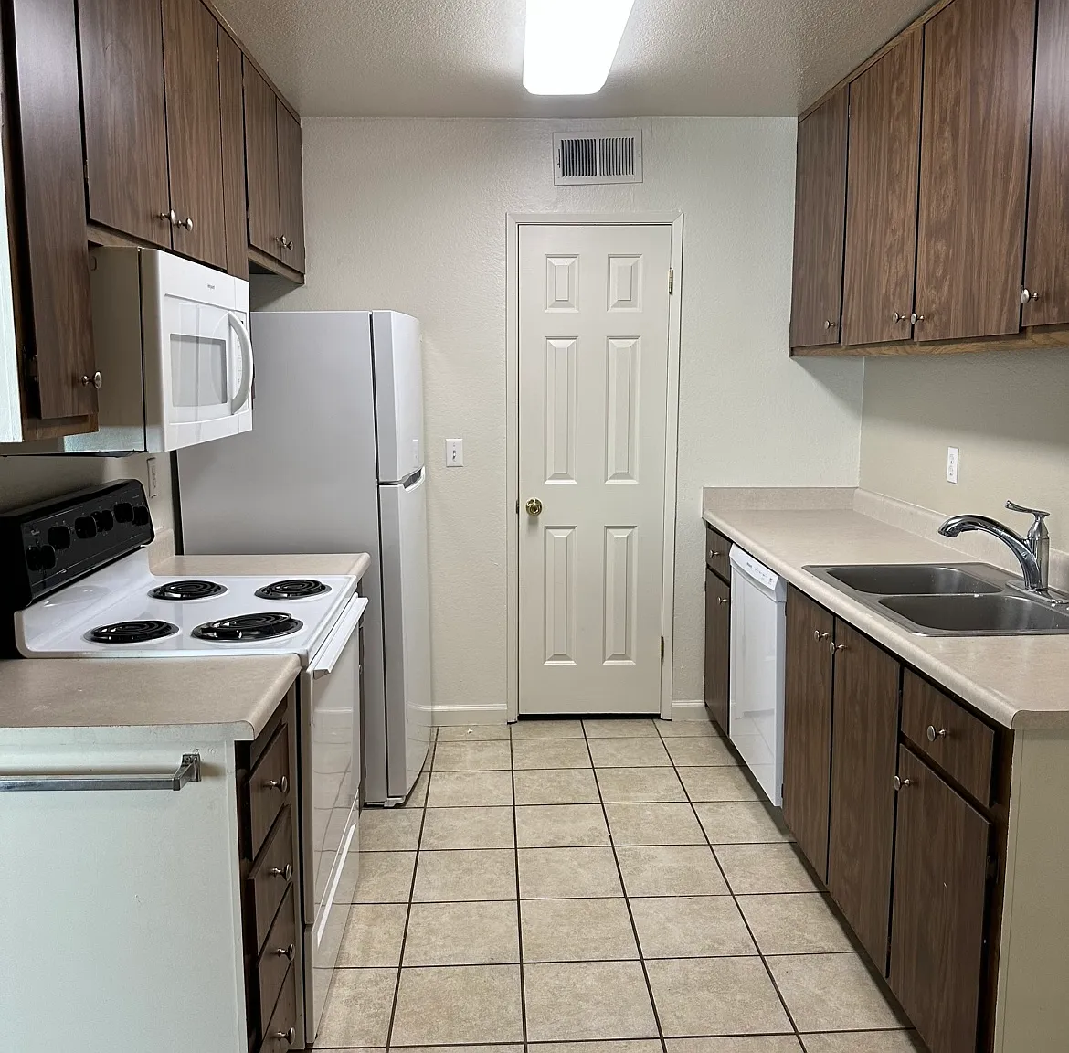 2 bed, 1.5 bath, 850 sqft, $1,895 — Photo 4