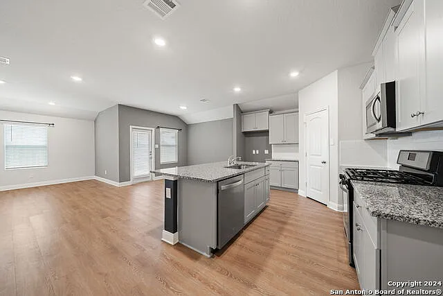 4 bed, 1796 sqft, $1,950 — Photo 4