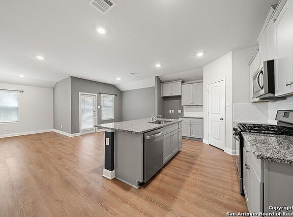3rd image of 1080 Amble Oak