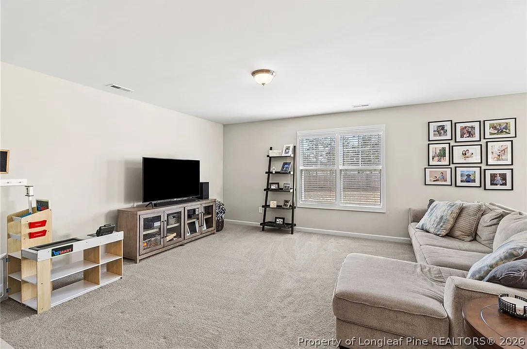 3 bed, 2.5 bath, 1912 sqft, $2,000 — Photo 3