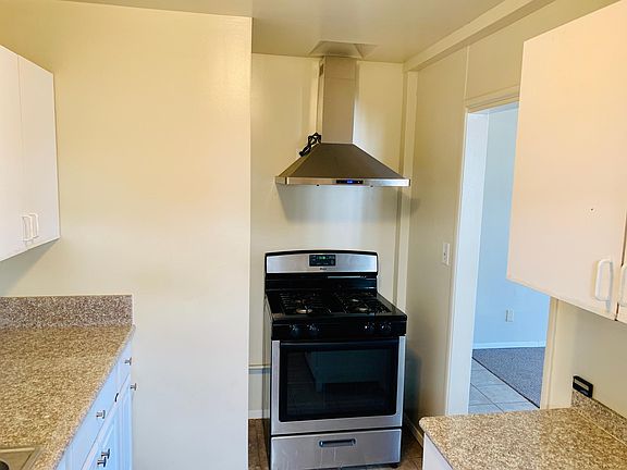 4th image of 481 Woodlawn Ave