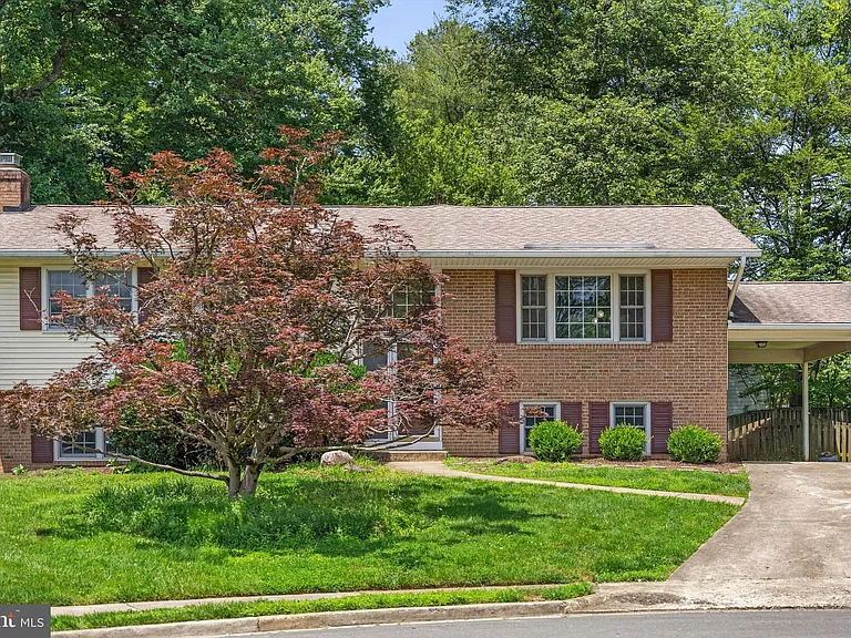 905 Carole Ct SE — Photo 2