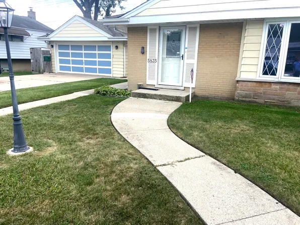 5835 W Emerson St, Morton Grove, IL 60053