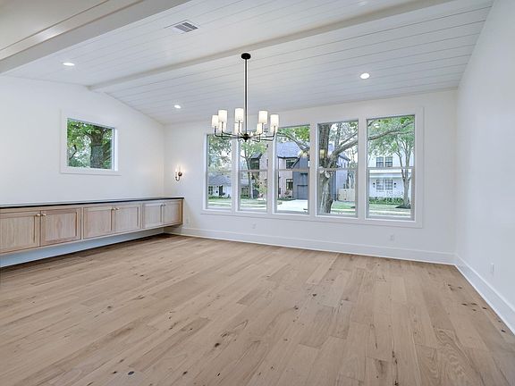 4th image of 2031 Saxon Dr