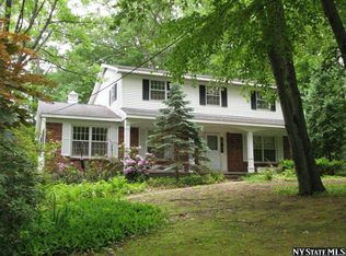 10 Tulip Tree Ln, Schenectady, NY 12309