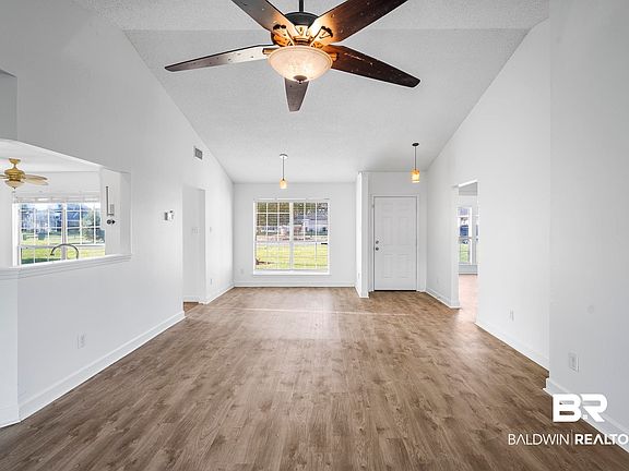 4th image of 9577 Canterbury Ct
