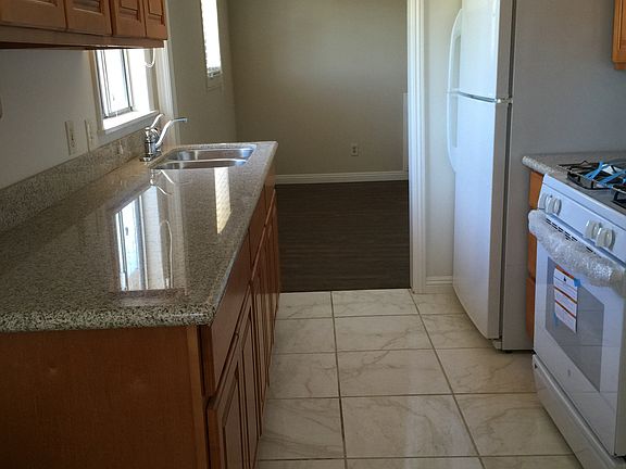 4th image of 4724 Elmwood Ave