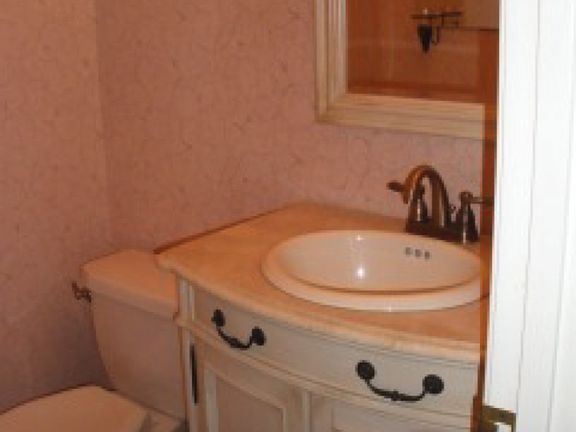 5th image of 205 Leatherwood Cir