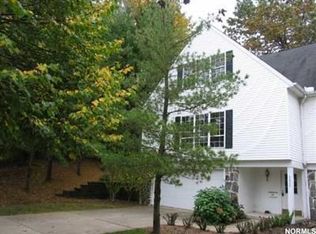 6856 Chaffee Ct #9, Brecksville, OH 44141