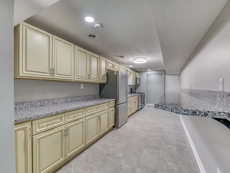 1216 Norway St #102 — Photo 5