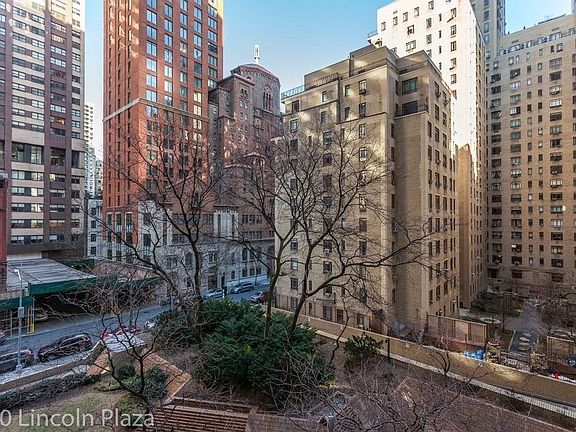 5th image of 30 W 63rd St APT 4V