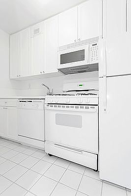 4th image of 2186 5th Ave APT 9m