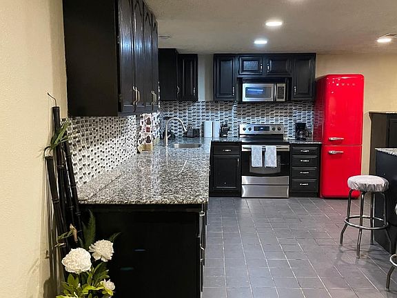 4th image of 542 W Dunbar Dr