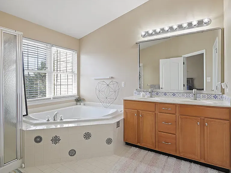 25274 McIntyre Sq — Photo 11