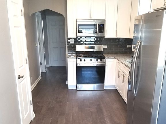 3rd image of 1101 S 32nd Ave