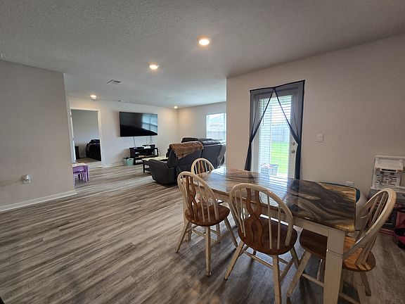 4th image of 4404 White Cedar Ct