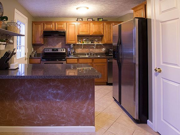 5th image of 664 Deerfield Dr