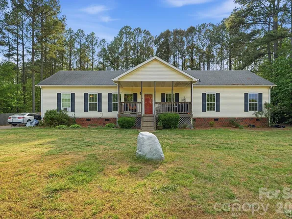 2825 Sweeping Pine Dr, Denver, NC 28037