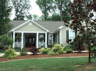 457 Wilton Coves Dr, Hartfield, VA 23071