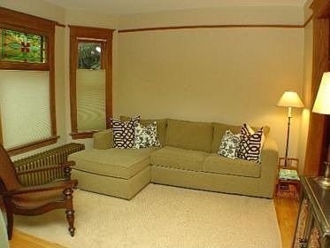 4th image of 1037 Clarence Ave