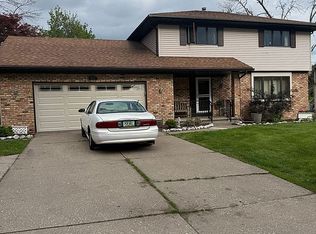 3255 Quail Ridge Rd, Bettendorf, IA 52722