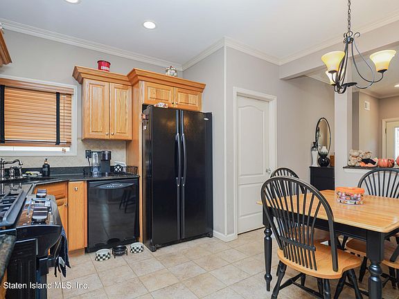 4th image of 10 Cornelia St