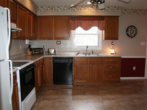 3rd image of 2636 Tulip Ln