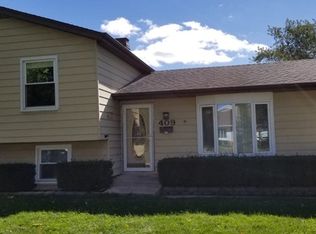 409 Hillside Dr, Streamwood, IL
