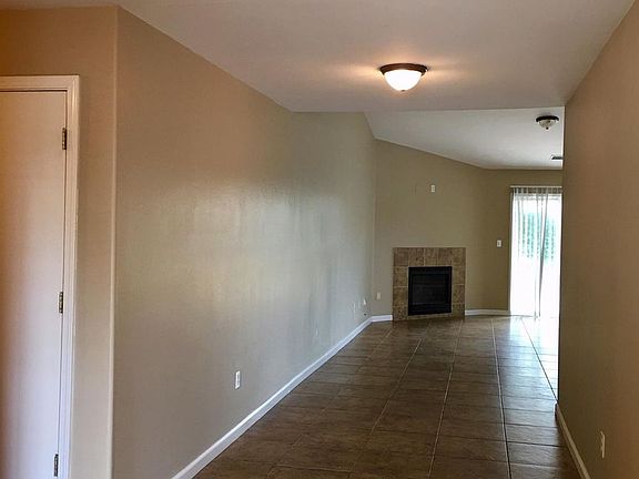 4th image of 2431 E Arlen Ave