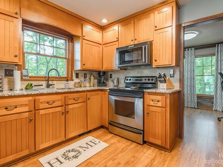 318 Wellington Dr — Photo 7