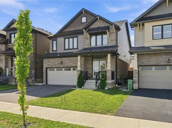 35 Royal Coachman Way, Hamilton, ON L8J 0M2