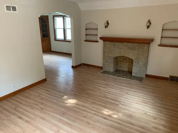 3240 N Richards St, Milwaukee, WI 53212