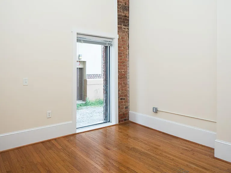323 W Broad St #7 — Photo 9