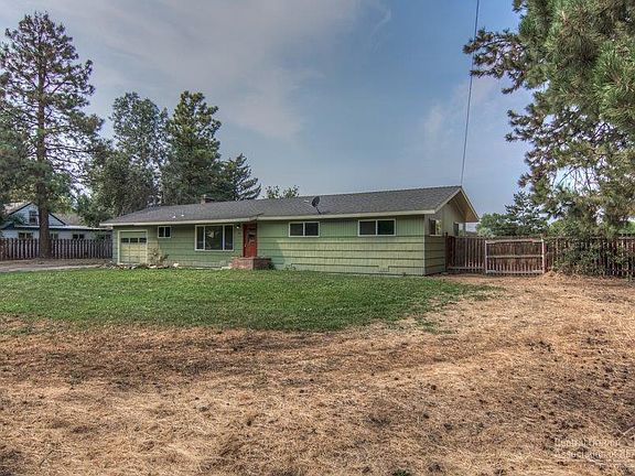 3rd image of 147 SE Willowdale Dr