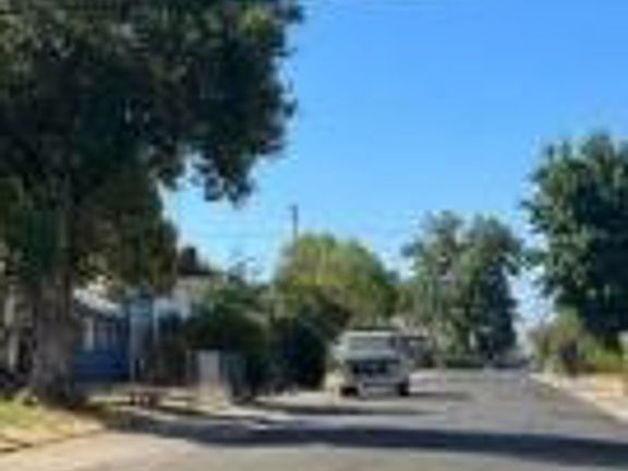 Exterior Neighborhood (street photo)