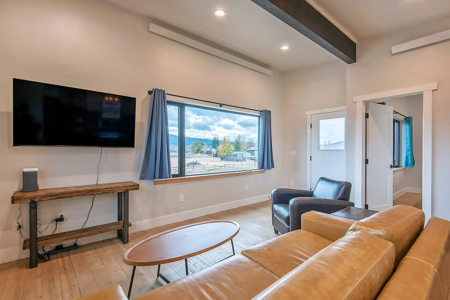 1 bed, 1.0 bath, $4,084 — Photo 3