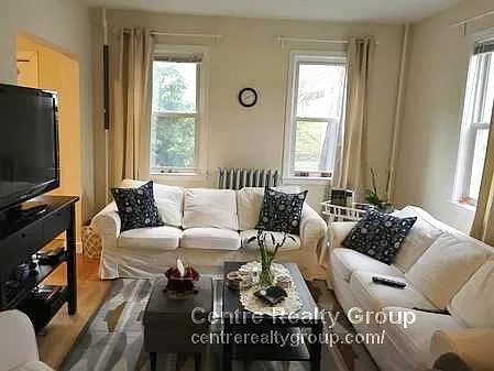 3 bed, 1.0 bath, 1550 sqft, $3,600 — Photo 1