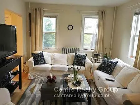 10 Frances St #1 — Photo 1