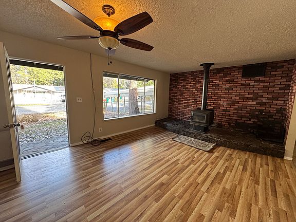 4th image of 37347 Cypress Ave