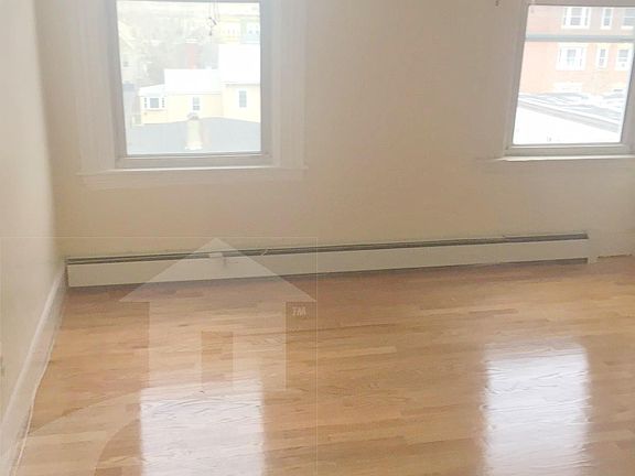 2nd image of 90 Norfolk St APT 7