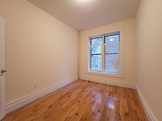 4th image of 417 W 43rd St APT 16