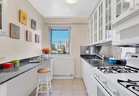 5th image of 10 W 66th St APT 15D