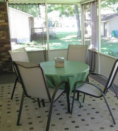 Screened-in Porch
