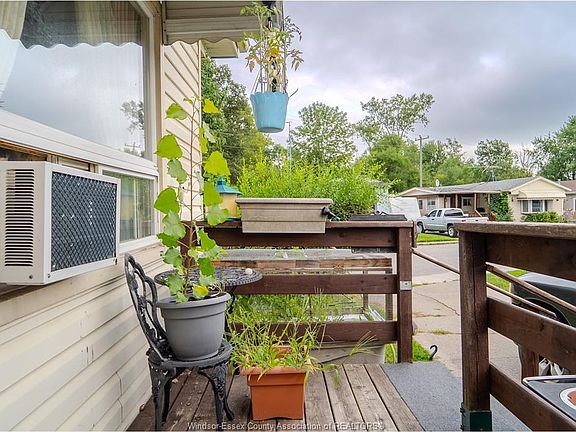 3rd image of 293 Forest Pl