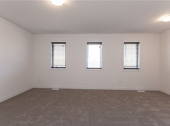 4th image of 124 Parkinson Cres #16