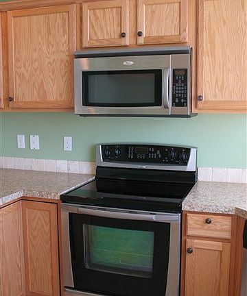 4th image of 19544 Portsmouth Dr