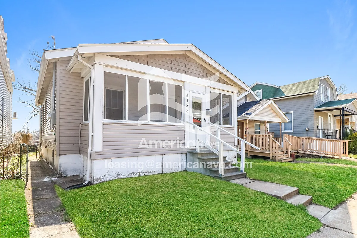 713300_002_front_view_2.jpg - 4128 Schiller Pl