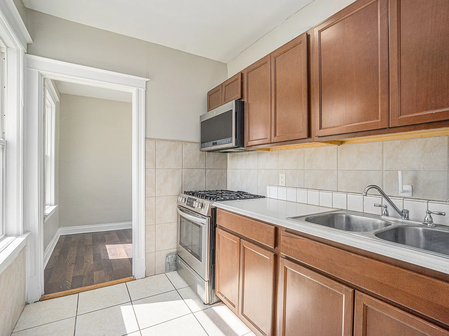1 bed, 430 sqft, $1,000 — Photo 2